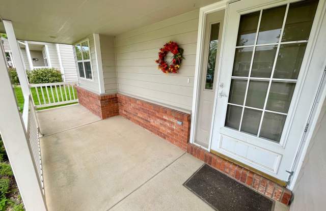 Newly Remodeled - Modern 3 Bedroom Duplex with Finished Basement and a Office Room! Gallery 4