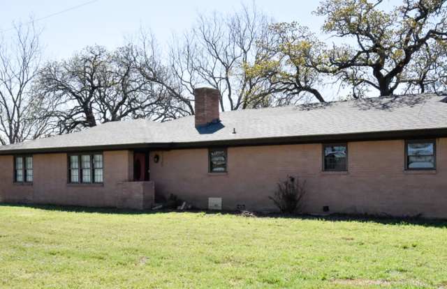 Cozy 3 Bedroom 2 Bath beautiful brick home in Decatur TX. - 311 County Road 4280, Wise County, TX 76234
