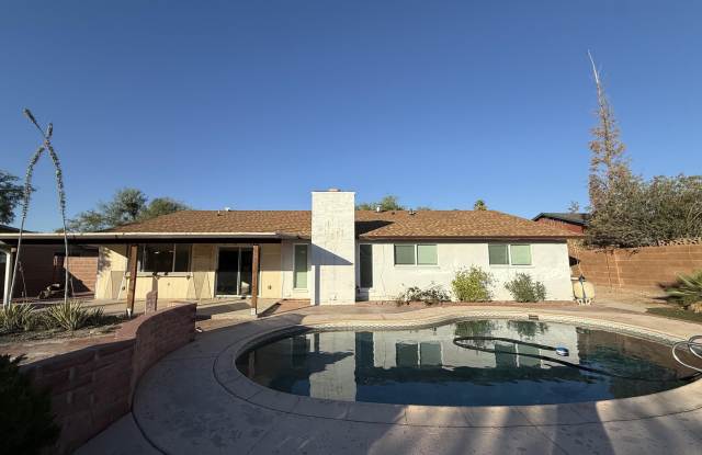 625 N Brown Avenue photos photos