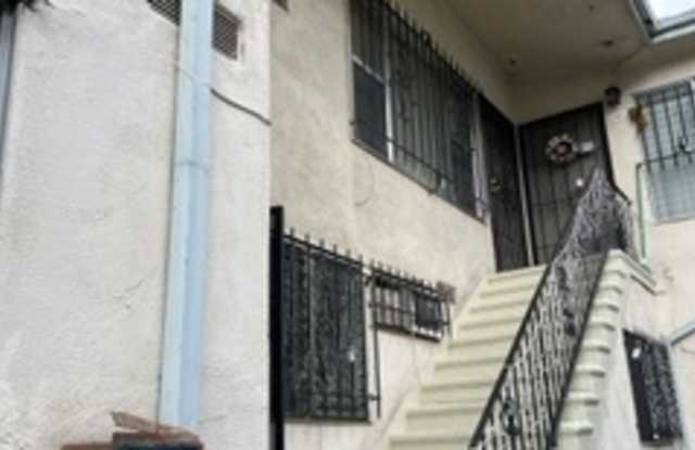 932 North Ardmore Avenue Gallery 2
