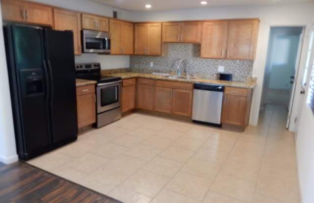 7223 E CORONADO Road Gallery 4