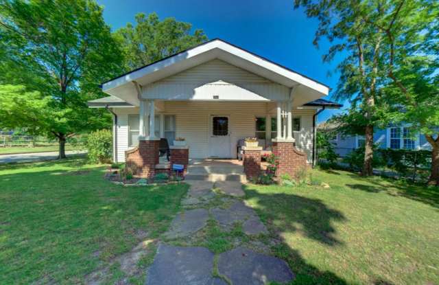 3 Bed | 2 Bath in Midtown! photos photos