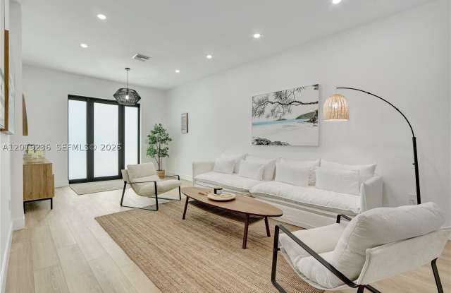 2001 SW 22nd Ter Gallery 4