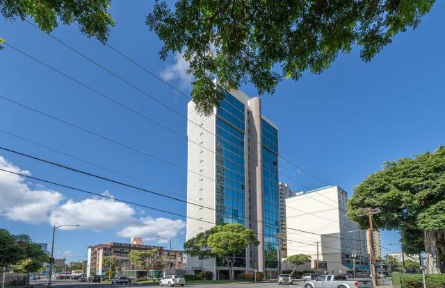 $3000/ 3 BED / 2 BATH in PUNAHOU REGENCY - 1114 Punahou Street, Honolulu, HI 96826
