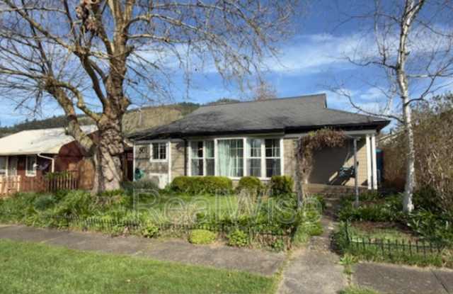 501 NE Broadway St photos photos