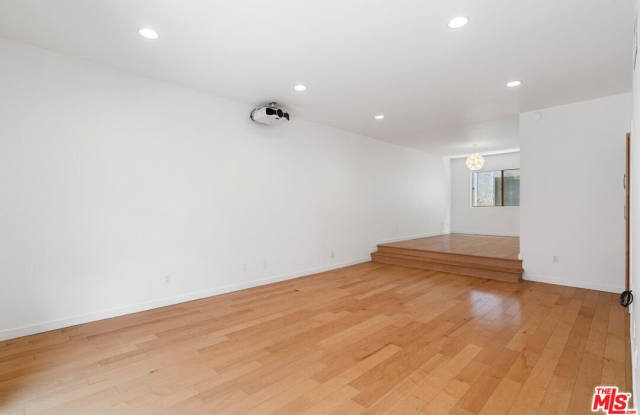 1828 BARRY Ave Gallery 4