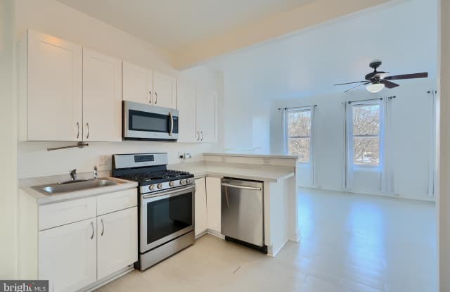 1509 W LOMBARD STREET photos photos