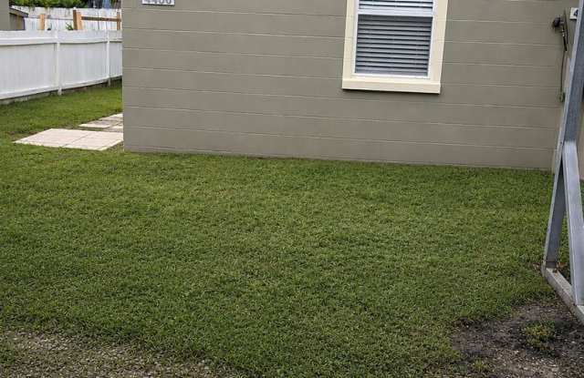 Coming Soon – Move-In Ready 2BR/1BA Duplex with Modern Updates in Prime Zephyrhills Location! Gallery 3