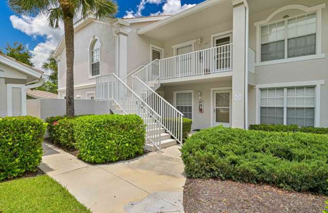 NOW AVAILABLE - 2/2 + Den Condo in Fountain Lakes! Gallery 3