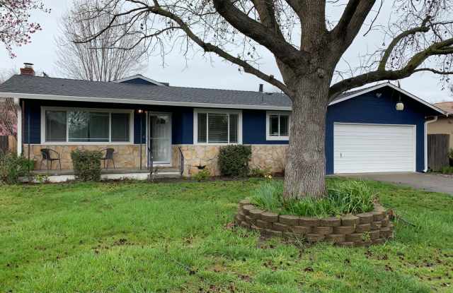 3 Bedroom 2 bath home with huge backyard! photos photos