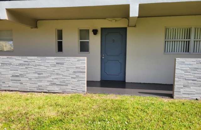 7925 Colony Cir S - 7925 North Colony Circle, Tamarac, FL 33321