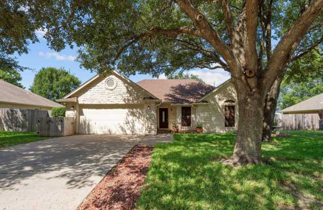 Charming 3 bedroom with large yard - Available now! photos photos Charming 3 bedroom with large yard - Available now! photos photos