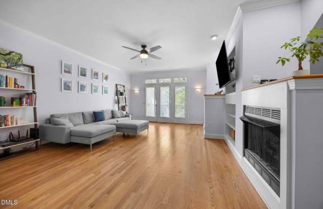 Stylish Townhome with Dual Suites, Garage & Prime Raleigh Location near Crabtree Mall Gallery 4