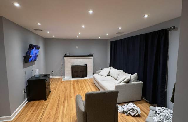 200 Avenue H photos photos