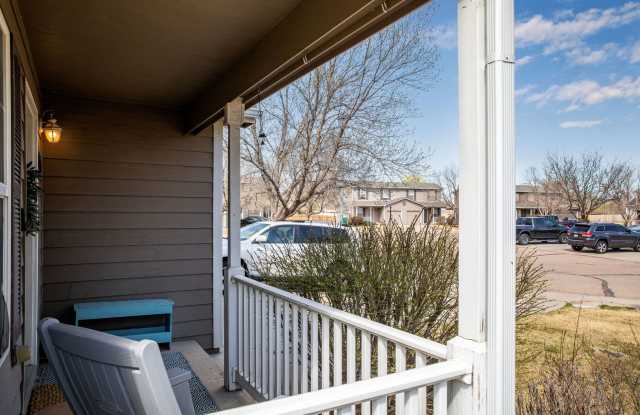Look and Lease Special  $200 off your first month’s rent! Adorable 2 bedroom townhome with garage! Gallery 4