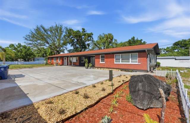 10107 N ASTER Avenue Gallery 1