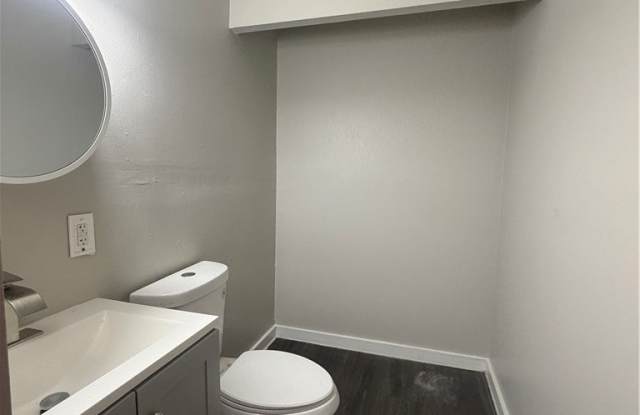9409 Manor Avenue Gallery 3