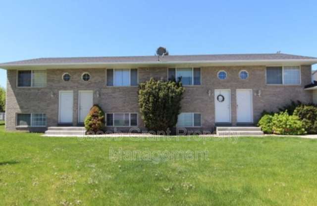 1940 Ammon Rd - 1940 Ammon Road, Ammon, ID 83406