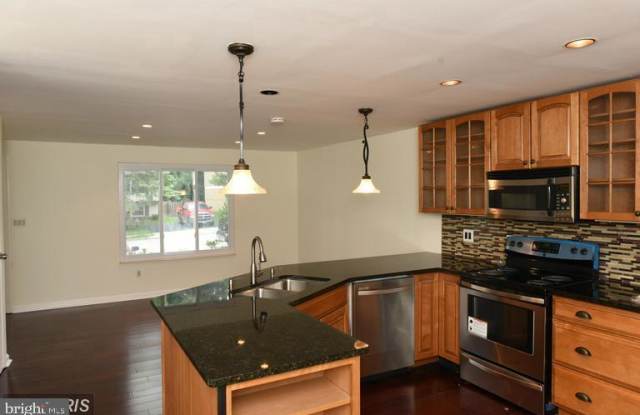 8421 GREAT LAKE LANE Gallery 4