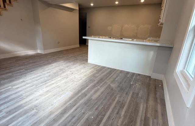 16901 Crane Avenue Gallery 4