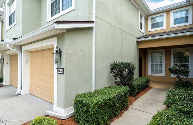 6668 WHITE BLOSSOM Circle Gallery 2