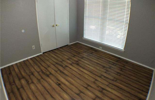 1603 Lieschen Court Gallery 3