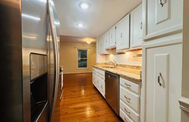 6279 KERRYDALE Drive Gallery 2