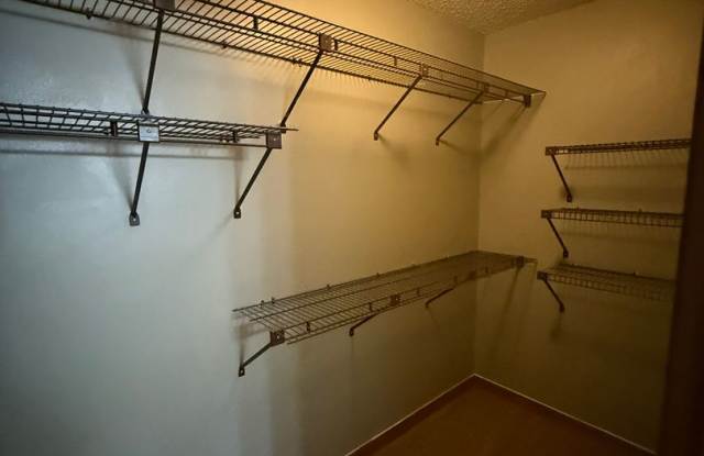 3BD 2BA FLAT UPSTAIRS WITH HUGE BALCONY photos photos