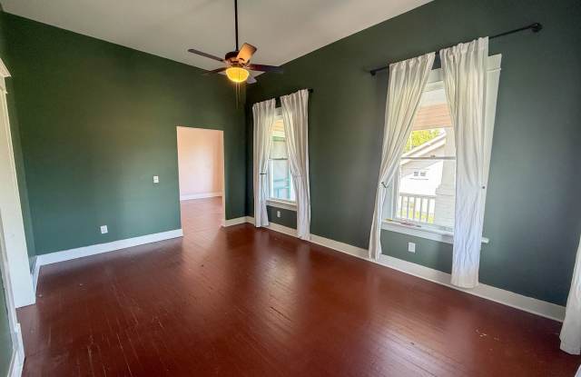 Charming 3 Bedroom 2 Bath Home in East Hill ~ Lawn Care Included! Gallery 4