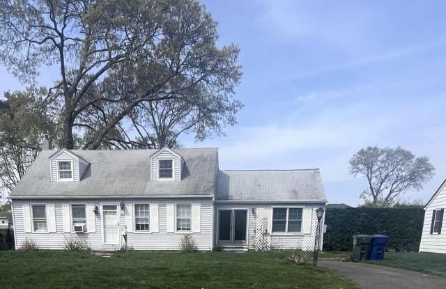 241 Pinewood Avenue photos photos