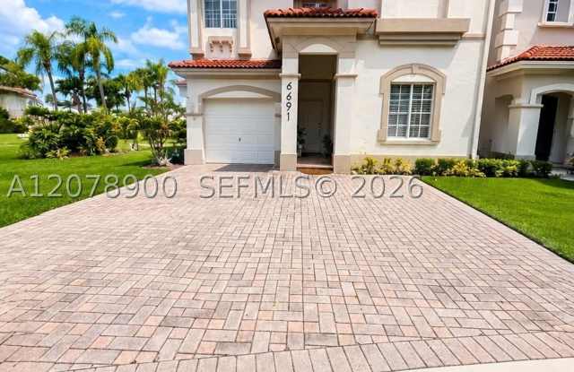 6691 NW 107th Ct Gallery 1