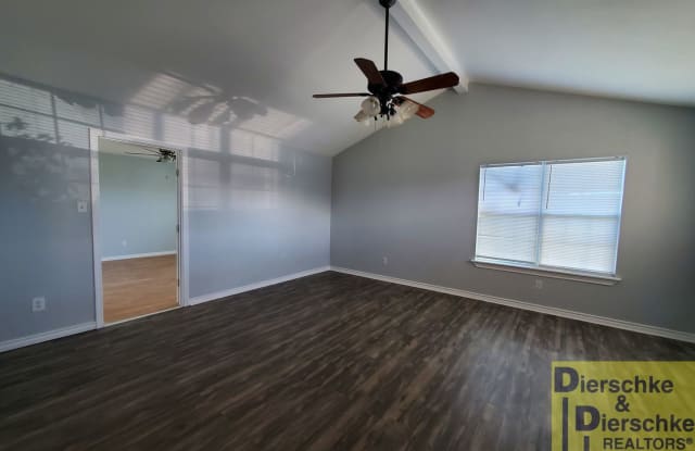 301 W Avenue S - 301 W Avenue S, San Angelo, TX 76903