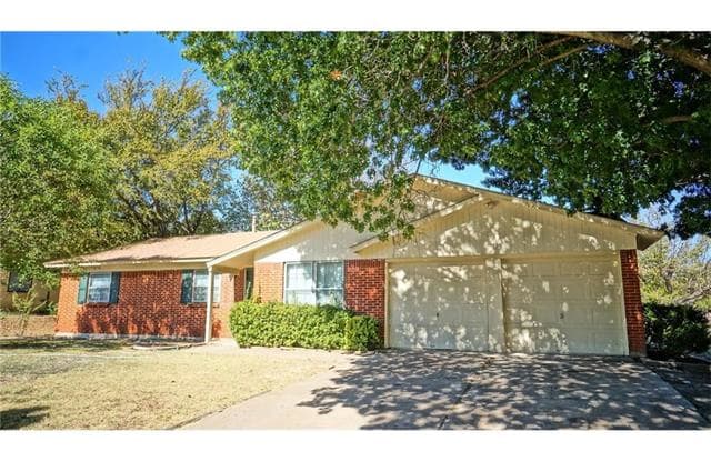313 Craig Street - 313 NE Craig, Burleson, TX 76028