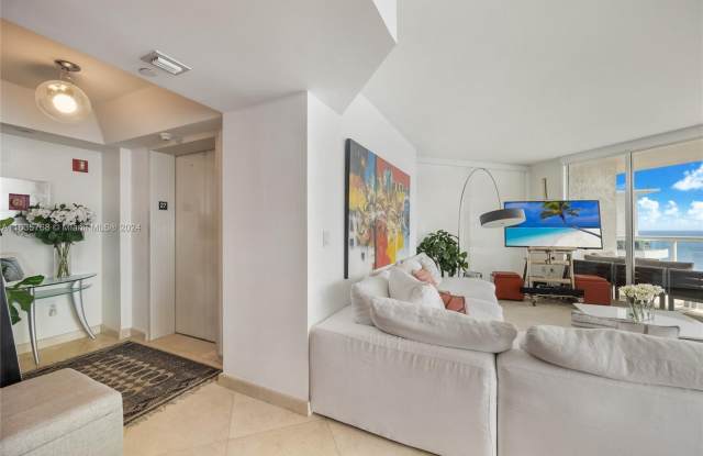 18671 Collins Ave photos photos