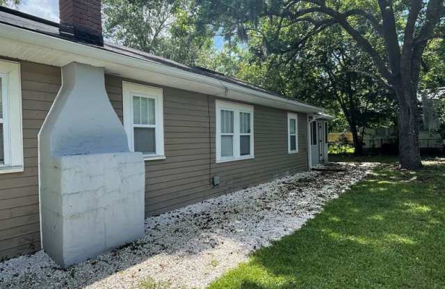 Beautifully Remodeled 3/2 Gallery 3
