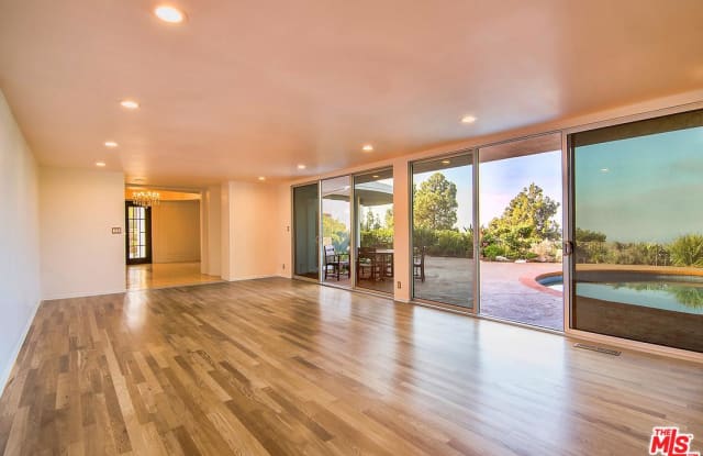 1835 LOMA VISTA Drive - 1835 Loma Vista Drive, Beverly Hills, CA 90210