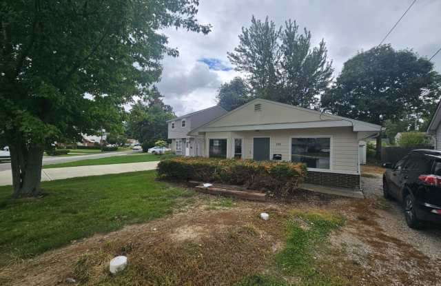 Comfortable 3-Bedroom Ranch with Garage and Private Yard photos photos