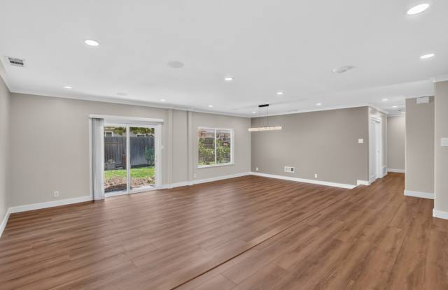 2833 Sandbrook Court Gallery 2