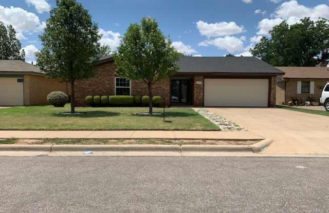 Southwest Lubbock Clean 3/2/2 with nice yard! photos photos
