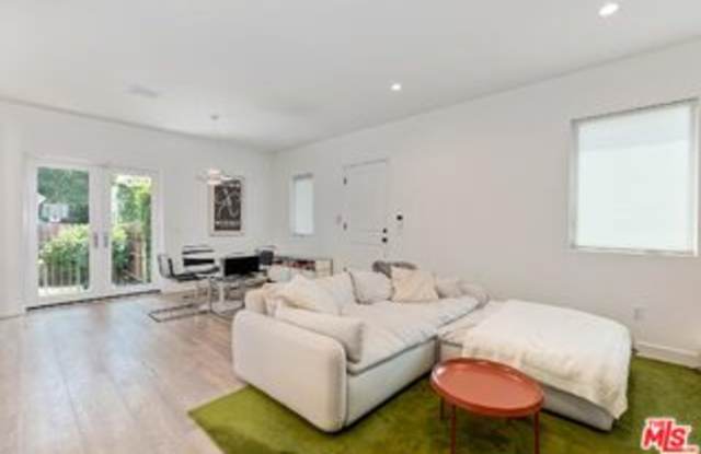 4112 Madison Avenue Gallery 4