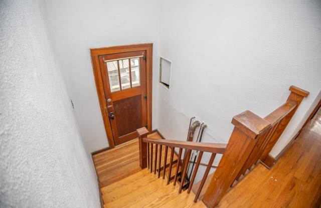 927 Washington Street - A Gallery 4