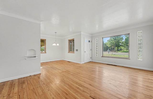 Charming 3-Bedroom Home with Large Fenced Yard & Detached Garage Gallery 1