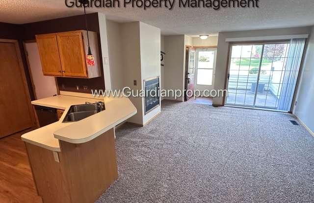 Apple Valley 2 Bedroom Town Home, Patio, Fireplace, 1 Car Garage, AC, New Carpet photos photos
