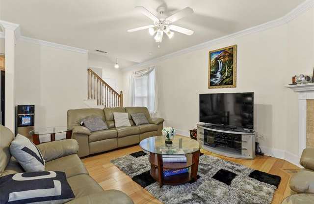 925 Spring Valley Plaza Gallery 3