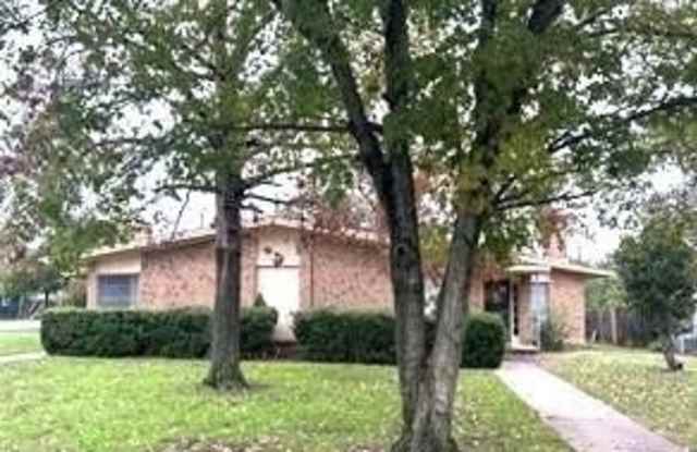 1202 W Munson Street photos photos