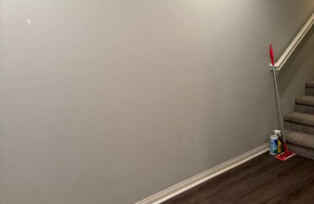 GORGEOUS 3 BEDROOM 3 BATH TOWNHOME Gallery 4