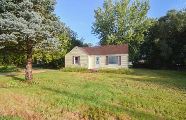 Cute 2br Home with Large Private Yard For Rent NOW! photos photos