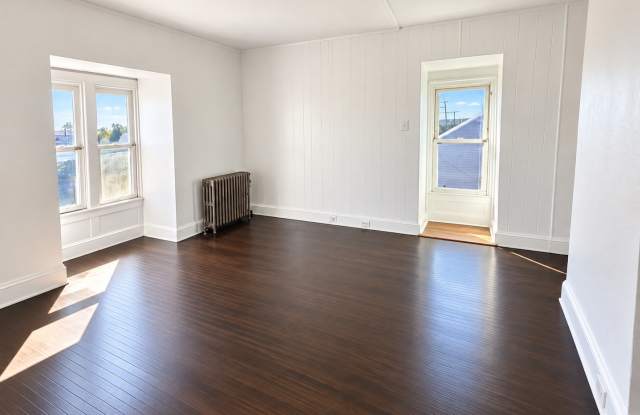 500 W Philadelphia St Gallery 4