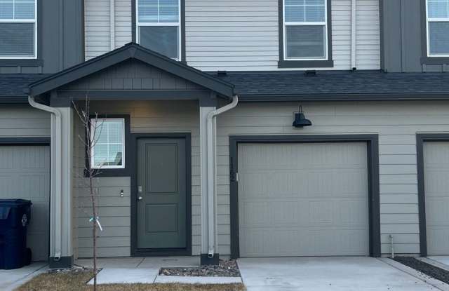 3 Bedroom / 2.5 Bathroom Townhouse in NW Redmond - PENDING APPLICATION - 1162 Northwest Upas Place, Deschutes County, OR 97756