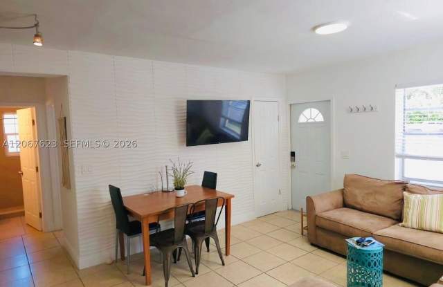 1639 Hayes St Gallery 4